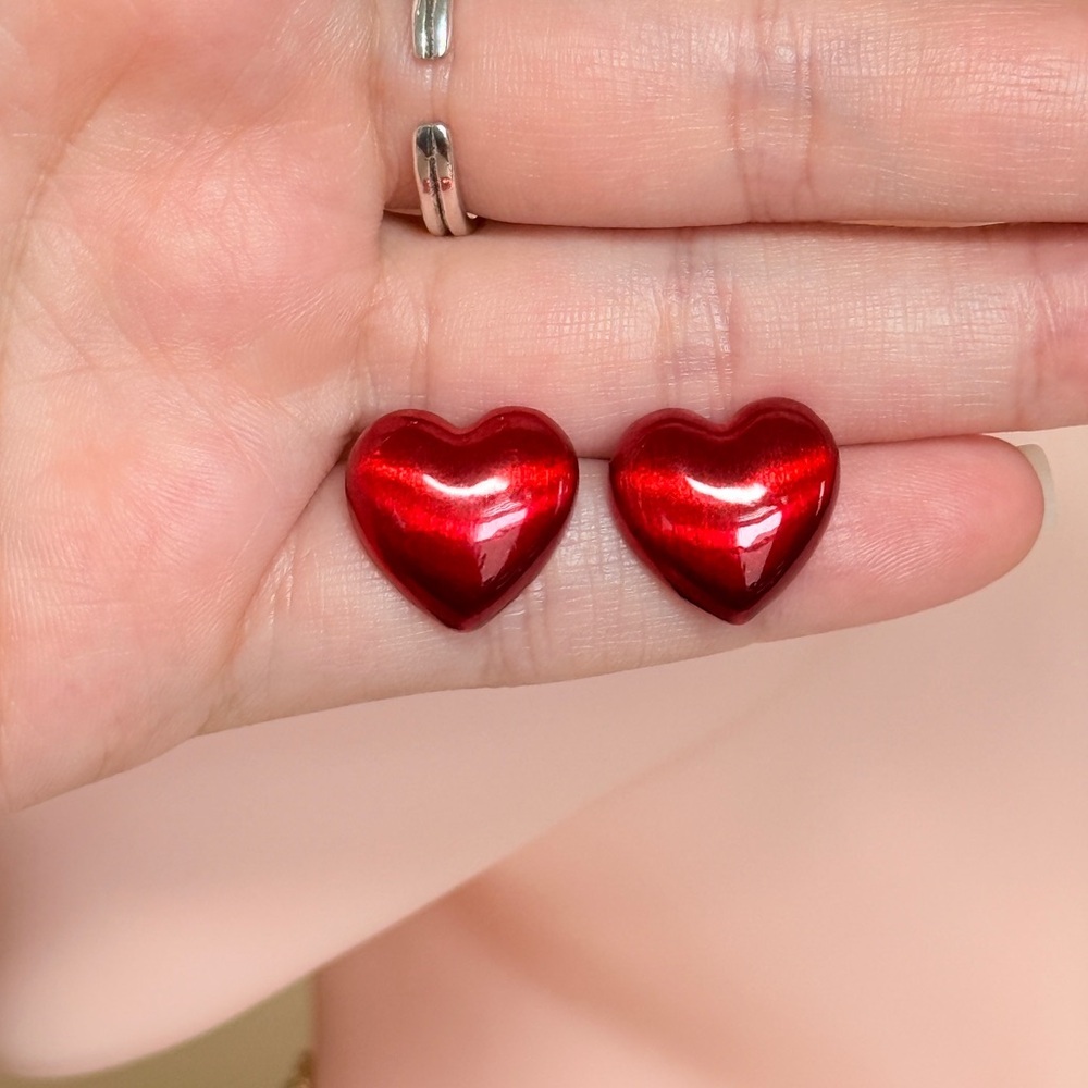 ⚜️ Red Heart Shaped Earrings - Picture 10 of 11